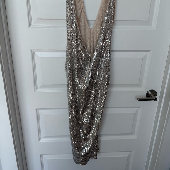 Fashion Nova Sequin Halter Neck Midi Party Dress Medium - Picture 4 of 7